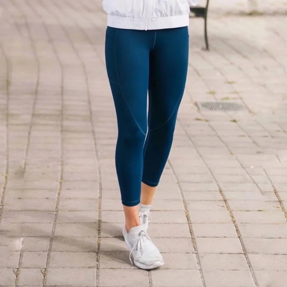 ZYIA Navy Pocket Light N Tight High Rise Capri Leggings Blue